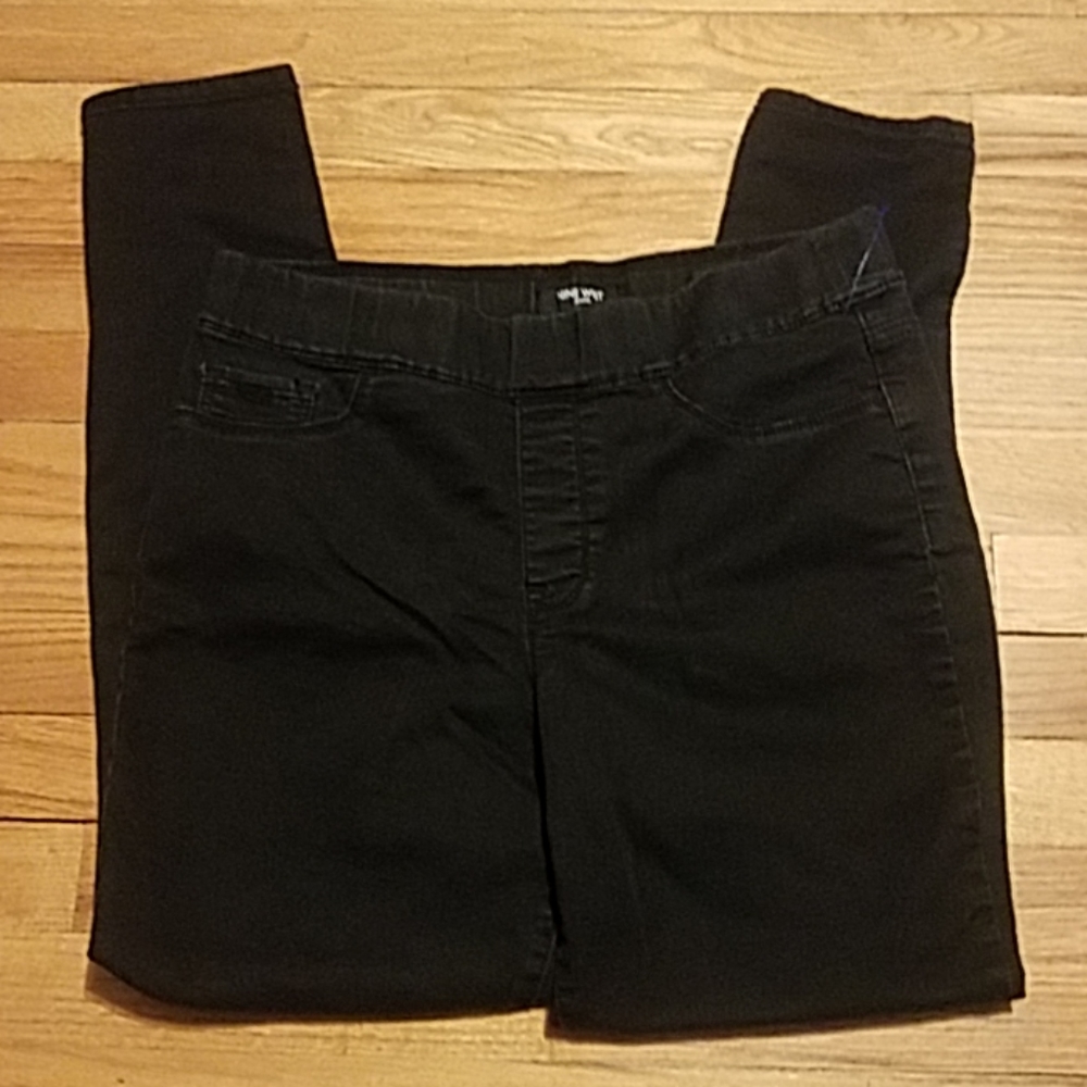 Nine West black pants pull on skinny!